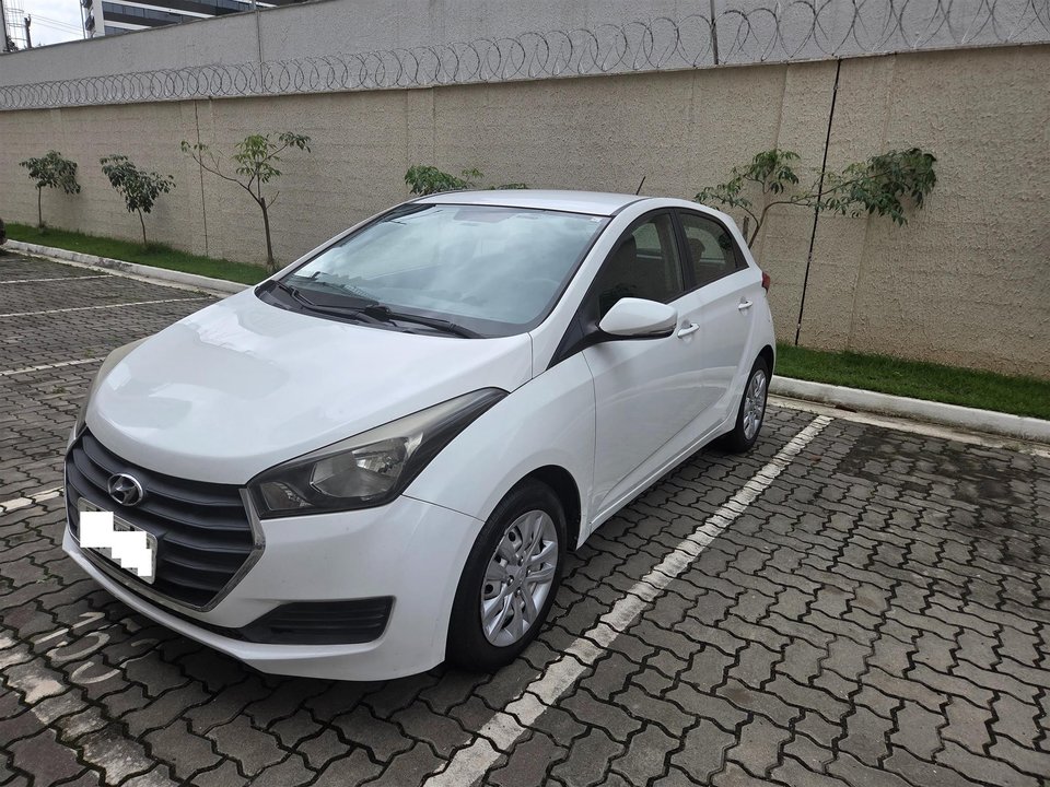 Vista dianteira em três quartos do Hyundai HB20 anunciado