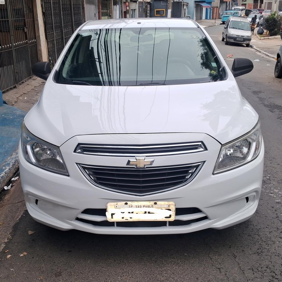 Vista frontal do Chevrolet Onix anunciado