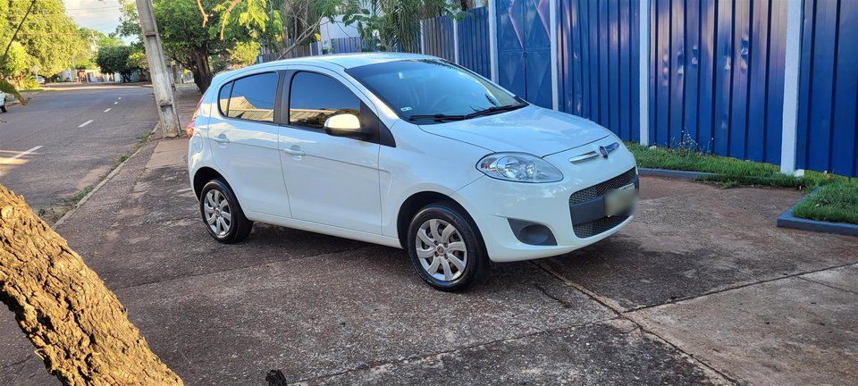 Vista dianteira em três quartos do Fiat Palio anunciado